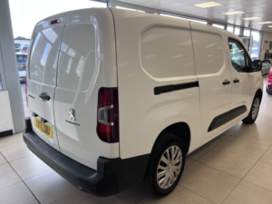 2022 Peugeot Partner 1.5 Bluehdi 950 Professional Premium in White — image 4