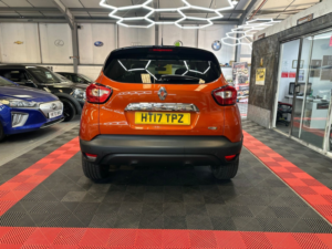 2017 Renault Captur 1.5 Dynamique S Nav Dci 90 in Orange — image 6