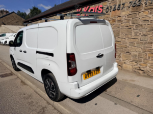2022 Vauxhall Combo 1.5 Turbo D 2300 Sportive L2 H1 Euro 6 6dr in White — image 2