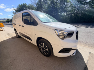 2022 Vauxhall Combo 1.5 Turbo D 2300 Sportive L2 H1 Euro 6 6dr in White — image 3