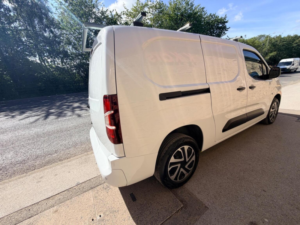 2022 Vauxhall Combo 1.5 Turbo D 2300 Sportive L2 H1 Euro 6 6dr in White — image 4
