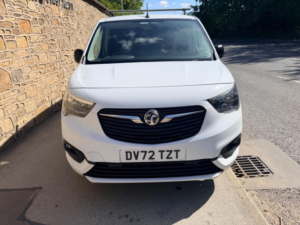 2022 Vauxhall Combo 1.5 Turbo D 2300 Sportive L2 H1 Euro 6 6dr in White — image 5