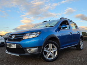 2016 Dacia Sandero Stepway 1.5 Dci Laureate Hatchback 5dr Diesel Manual Euro 6 (s/s) (90 Ps) in Blue — image 2