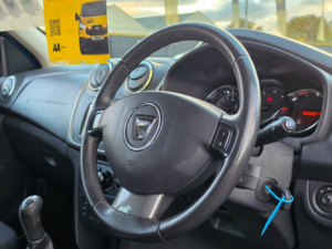 2016 Dacia Sandero Stepway 1.5 Dci Laureate Hatchback 5dr Diesel Manual Euro 6 (s/s) (90 Ps) in Blue — image 3