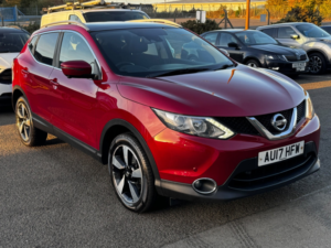 2017 Nissan Qashqai 1.5 Dci N-Connecta in Red — image 4