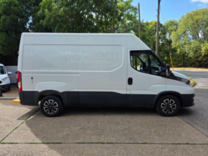 2020 Iveco Daily 2.3d Hpi 12v 35s 3520 Mwb H1 Euro 6 (s/s) 5dr in White — image 2