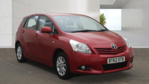 2012 Toyota Verso 1.6 V-Matic Tr Euro 5 5dr in Red — image 2