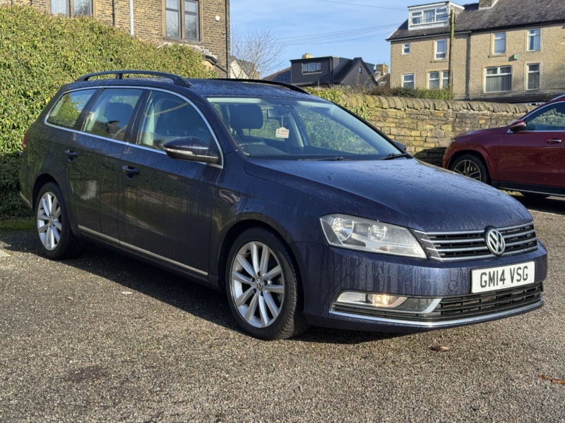 2014 Volkswagen Passat 1.6 Tdi Bluemotion Tech Executive in Blue — image 1