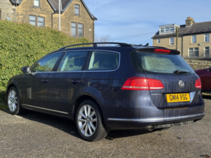 2014 Volkswagen Passat 1.6 Tdi Bluemotion Tech Executive in Blue — image 4