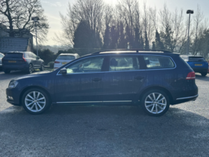 2014 Volkswagen Passat 1.6 Tdi Bluemotion Tech Executive in Blue — image 5