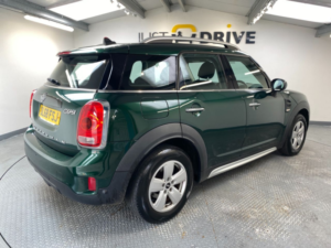 2018 MINI Countryman 1.5 Gpf Cooper SUV 5dr Petrol Manual Euro 6 (s/s) (136 Ps) in Green — image 5