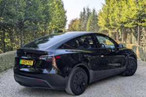 2025 Tesla Model Y Long Range Auto Rwd 5dr in Black — image 3