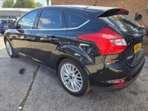 2014 Ford Focus 1.0 T Ecoboost Zetec in Black — image 6
