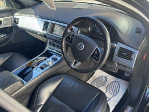 2013 Jaguar Xf 3.0 D S V6 Premium Luxury in Black — image 6