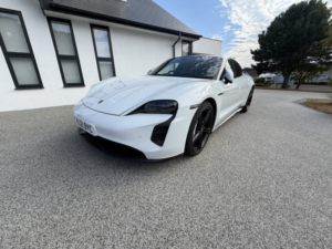 2021 Porsche Taycan Performance Plus 93.4kwh 4s in White — image 3