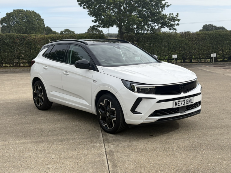 2024 Vauxhall Grandland 1.2 Grandland Ultimate 1.2 130ps 8 Speed Auto in White — image 1