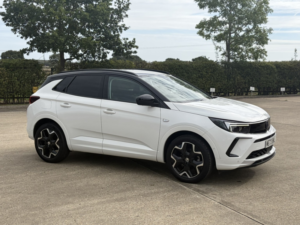 2024 Vauxhall Grandland 1.2 Grandland Ultimate 1.2 130ps 8 Speed Auto in White — image 2