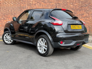 2017 Nissan Juke 1.6 N-Connecta Xtron Euro 6 5dr in Black — image 3
