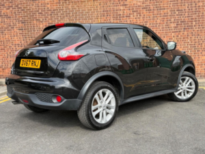 2017 Nissan Juke 1.6 N-Connecta Xtron Euro 6 5dr in Black — image 4