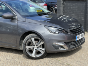 2017 Peugeot 308 1.2 Puretech Allure in Grey — image 5