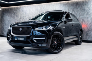 2016 Jaguar F-Pace 2.0 D180 R-Sport Auto AWD Euro 6 (s/s) 5dr in Black — image 5