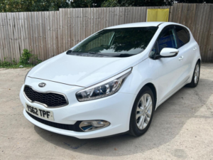 2013 Kia Ceed 1.6 Crdi Ecodynamics 2 Euro 5 (s/s) 5dr in White — image 3