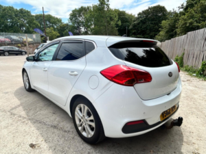 2013 Kia Ceed 1.6 Crdi Ecodynamics 2 Euro 5 (s/s) 5dr in White — image 4