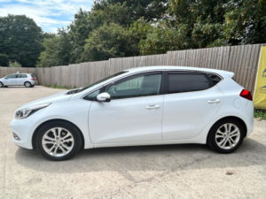 2013 Kia Ceed 1.6 Crdi Ecodynamics 2 Euro 5 (s/s) 5dr in White — image 5