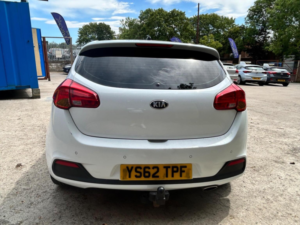2013 Kia Ceed 1.6 Crdi Ecodynamics 2 Euro 5 (s/s) 5dr in White — image 6