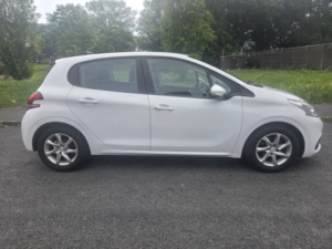 2015 Peugeot 208 1.2 Puretech Active in White — image 2