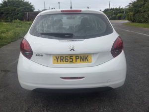 2015 Peugeot 208 1.2 Puretech Active in White — image 4