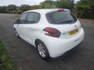 2015 Peugeot 208 1.2 Puretech Active in White — image 5
