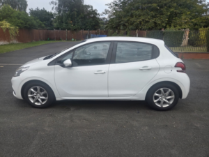 2015 Peugeot 208 1.2 Puretech Active in White — image 6