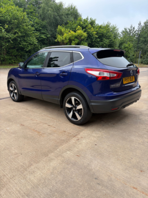 2017 Nissan Qashqai 1.2 Dig-T N-Connecta SUV 5dr Petrol Manual 2WD Euro 6 (s/s) (115 Ps) in Blue — image 3