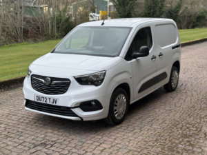 2022 Vauxhall Combo 1.5 Turbo D 2300 Sportive in White — image 5