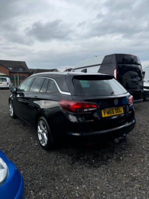 2017 Vauxhall Astra 1.6 Cdti Ecoflex Sri Nav Sports Tourer 5dr Diesel Manual Euro 6 (s/s) (110 Ps) in Multicolour — image 3