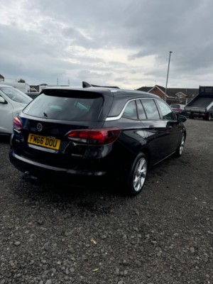 2017 Vauxhall Astra 1.6 Cdti Ecoflex Sri Nav Sports Tourer 5dr Diesel Manual Euro 6 (s/s) (110 Ps) in Multicolour — image 4
