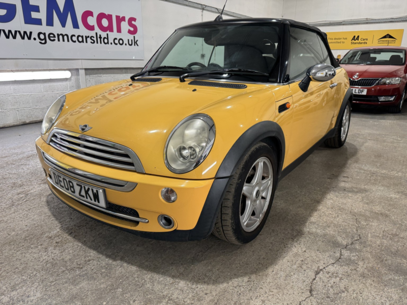 2008 MINI Convertible 1.6 One Convertible in Yellow — image 1
