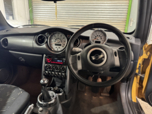 2008 MINI Convertible 1.6 One Convertible in Yellow — image 2