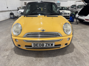 2008 MINI Convertible 1.6 One Convertible in Yellow — image 4