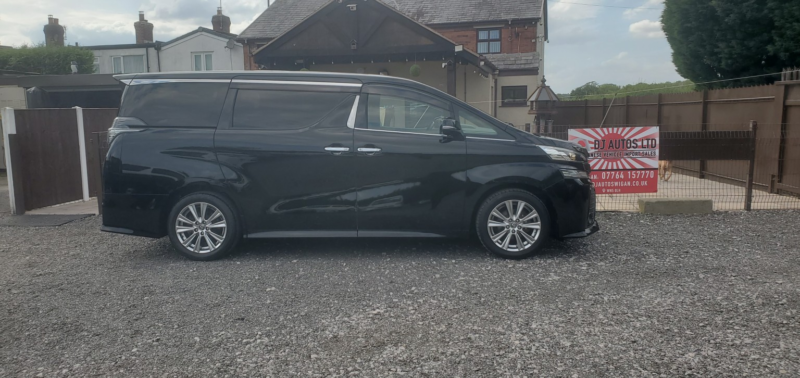 2016 Toyota Vellfire 2.5 Auto A Edition Golden Eyes in Black — image 1