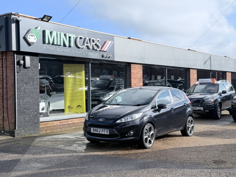 2012 Ford Fiesta 1.6 Titanium in Black — image 1