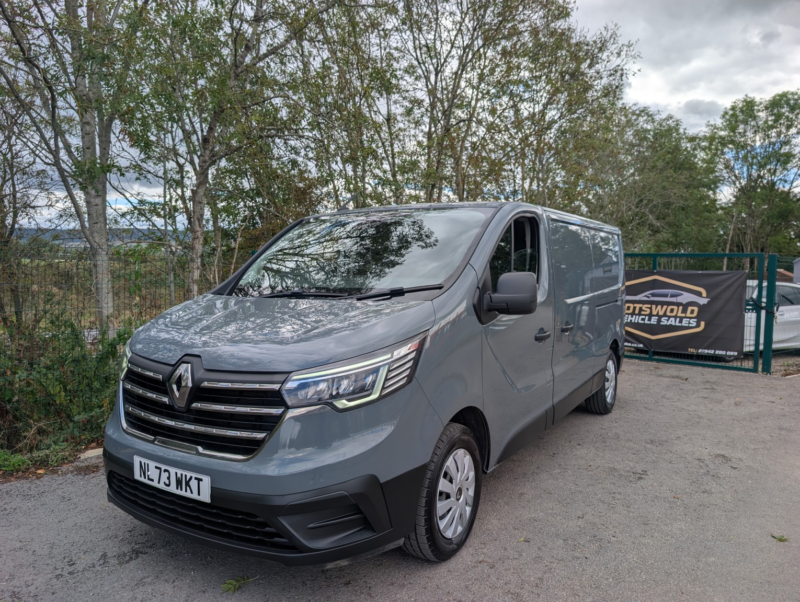 2023 Renault Trafic 2.0 Ll30 Blue Dci 150 Auto Edc Business+ Panel Van M in Grey — image 1