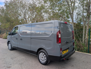 2023 Renault Trafic 2.0 Ll30 Blue Dci 150 Auto Edc Business+ Panel Van M in Grey — image 2