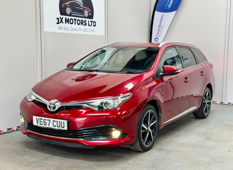 2017 Toyota Auris 1.2 Vvt-I Design Touring Sports Euro 6 (s/s) 5dr (safety Sense) in Red — image 1