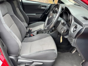 2017 Toyota Auris 1.2 Vvt-I Design Touring Sports Euro 6 (s/s) 5dr (safety Sense) in Red — image 3