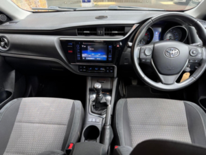 2017 Toyota Auris 1.2 Vvt-I Design Touring Sports Euro 6 (s/s) 5dr (safety Sense) in Red — image 4
