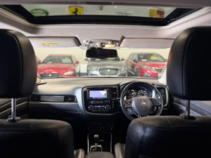 2018 Mitsubishi Outlander 2.2 Di-D 4 in White — image 2