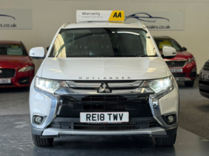 2018 Mitsubishi Outlander 2.2 Di-D 4 in White — image 3