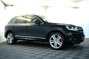2012 Volkswagen Touareg 3.0 Tdi V6 Bluemotion Tech Altitude SUV 5dr Diesel Tiptronic 4WD Euro 5 (s/s) (245 Ps) in Black — image 2